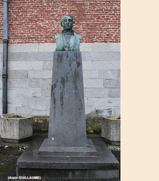 MONUMENT DE DORLODOT 660 web.jpg